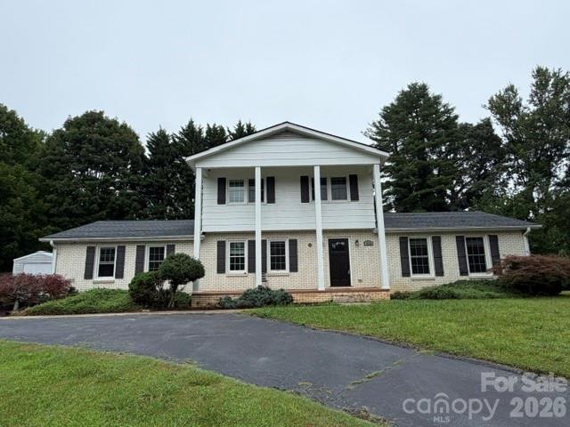 1376 Glenheath Dr., Hendersonville, NC 28791