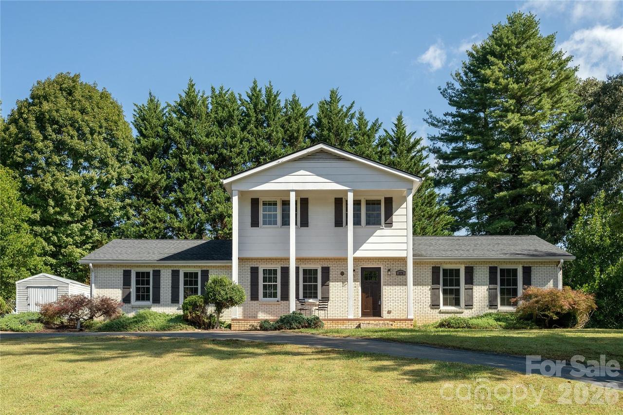 1376 Glenheath Dr., Hendersonville, NC 28791