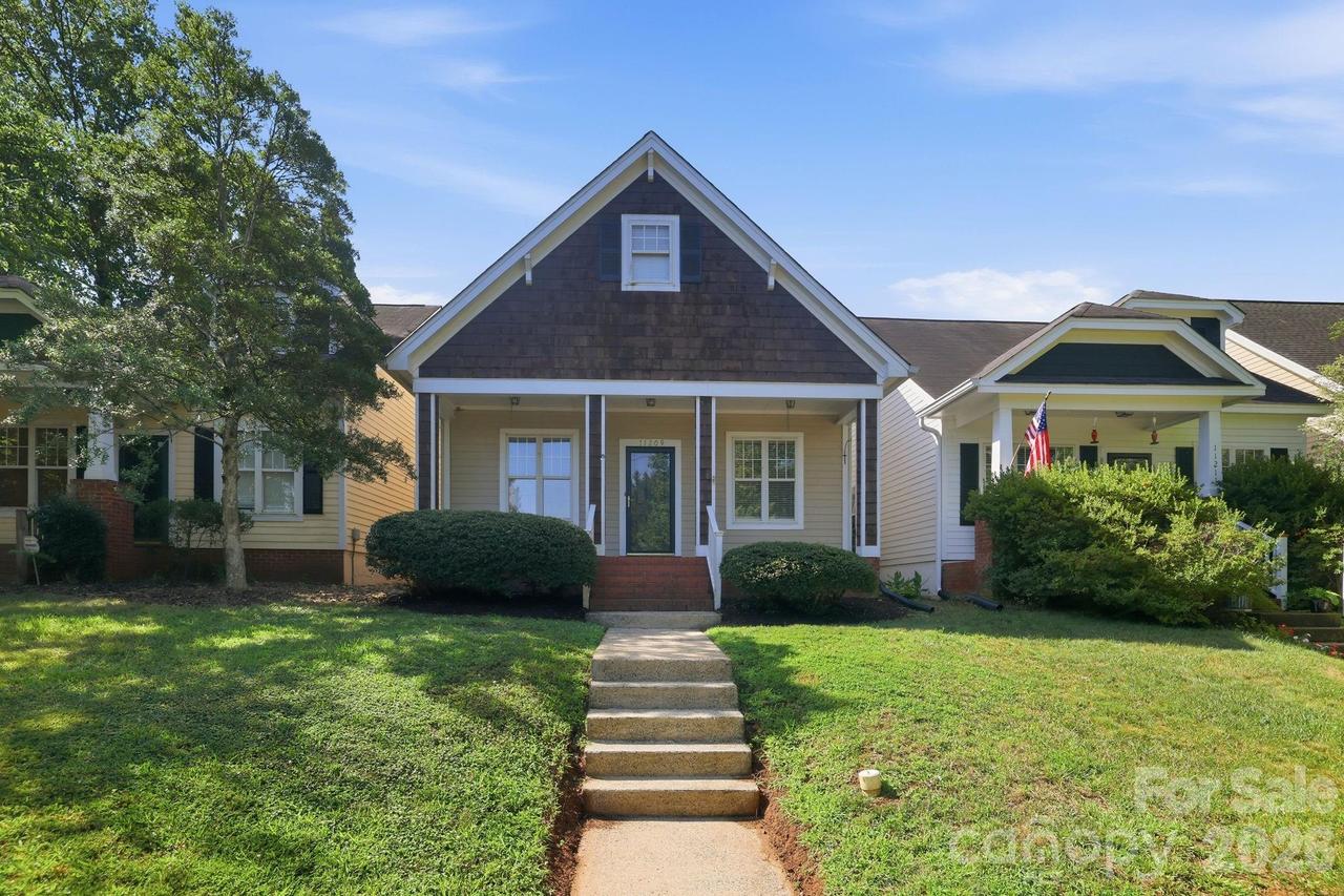 11209 Blue Cedar Ln., Charlotte, NC 28277