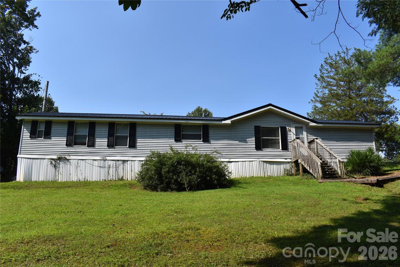 69 Woodmont Dr., Nebo, NC 28761