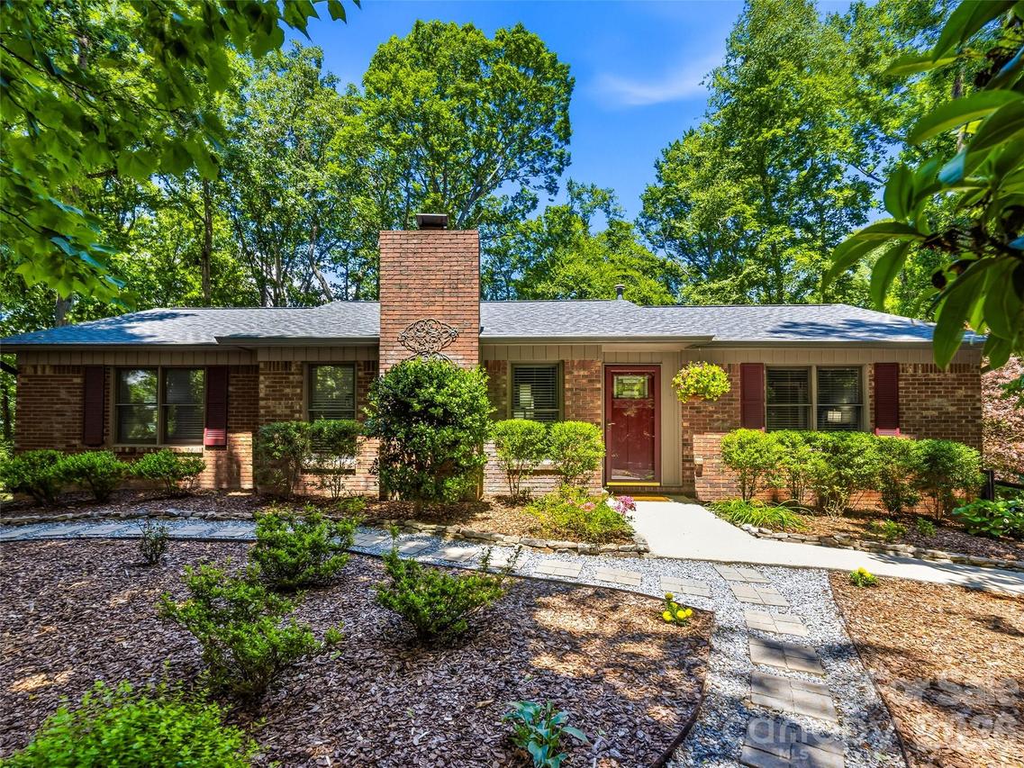 518 Starmount Ln., Hendersonville, NC 28791