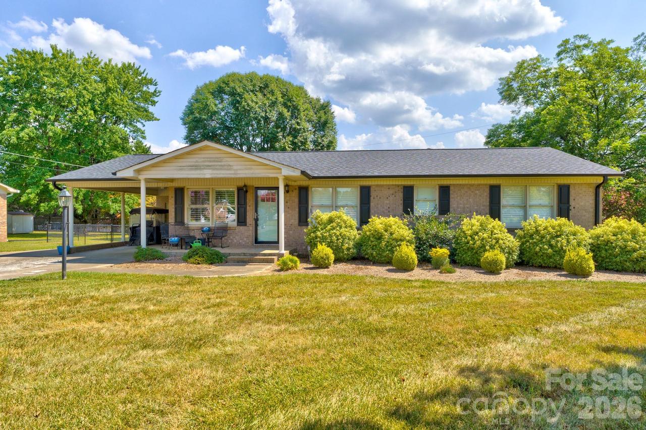 1014 Ranbar St., Cherryville, NC 28021