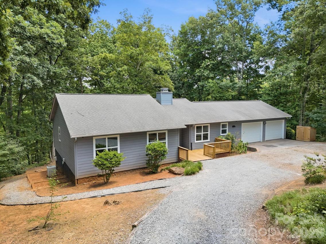 340 Oakwood Ln., Columbus, NC 28722