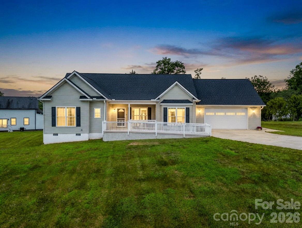 355 Hidden Meadow Dr., Hendersonville, NC 28792