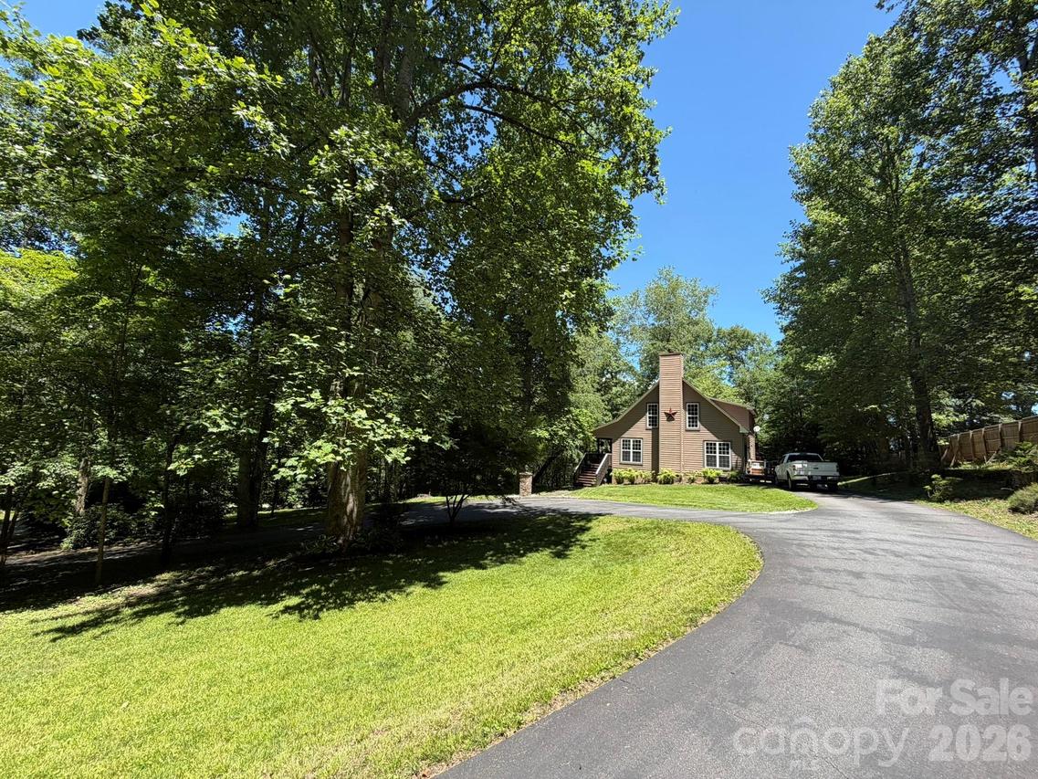 315 Honey Locust Ln., Whittier, NC 28789