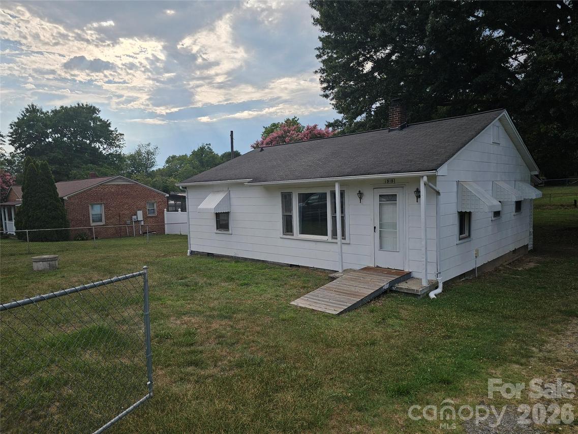 1515 16th Ave., Hickory, NC 28601