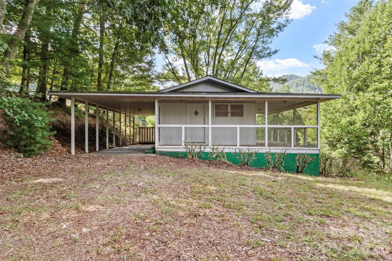 144 Florida Hill Dr., Green Mountain, NC 28740