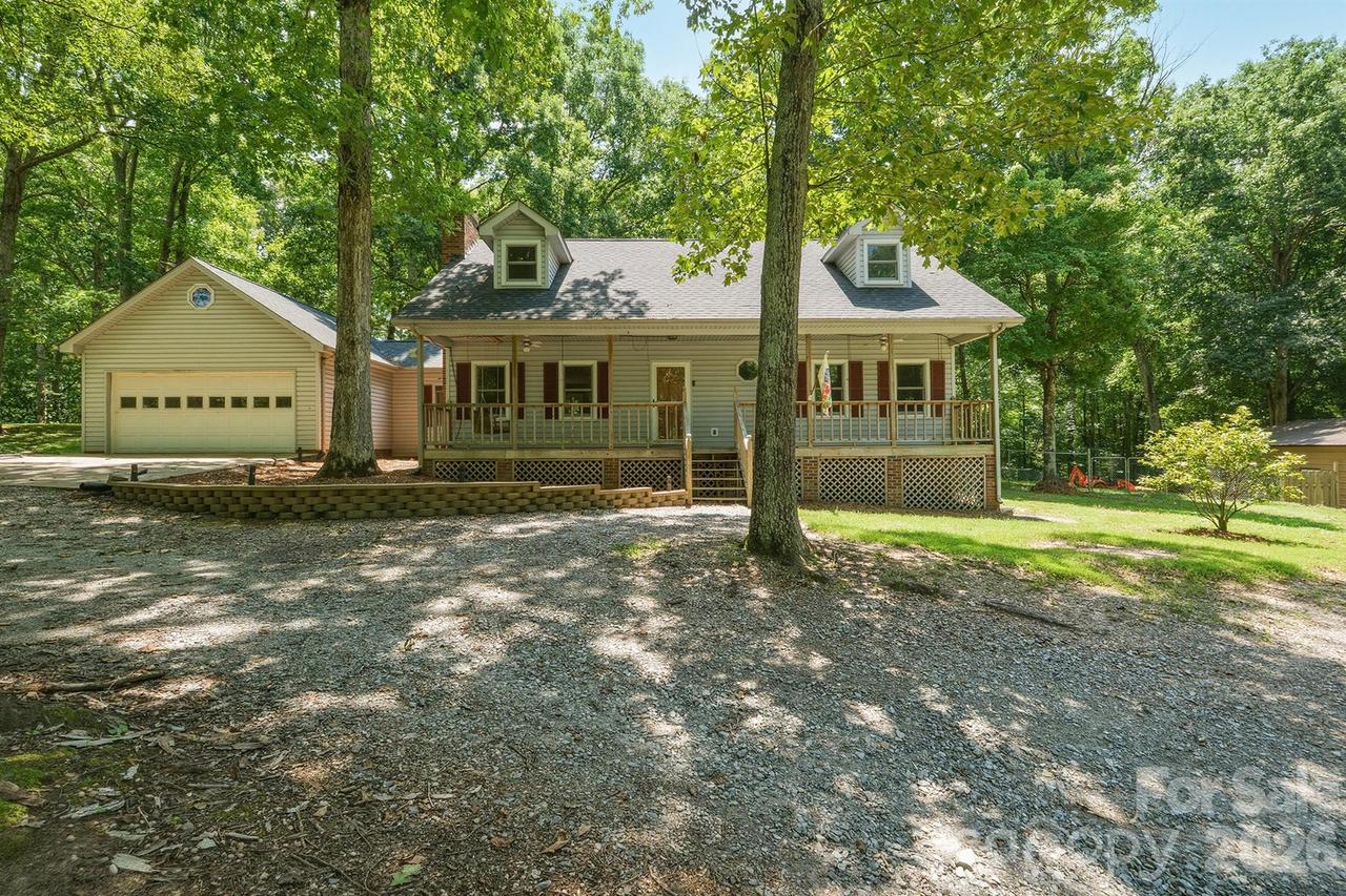 221 Shadowbrook Rd., Mount Holly, NC 28120