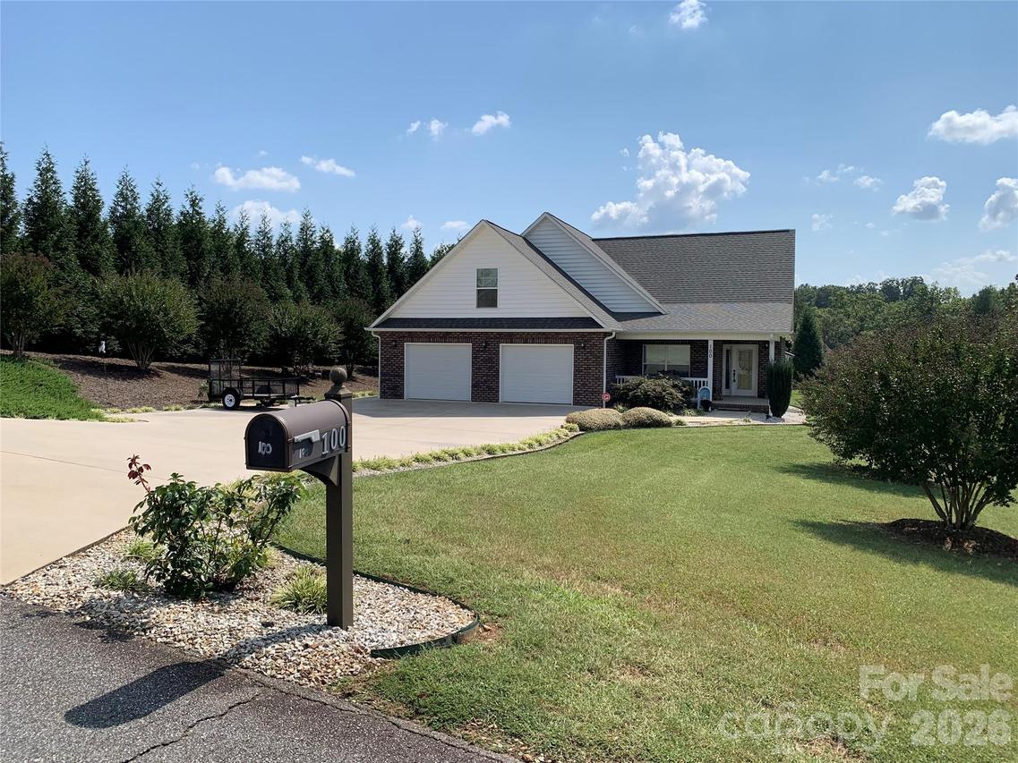 100 Rivercliff Dr., Hudson, NC 28638