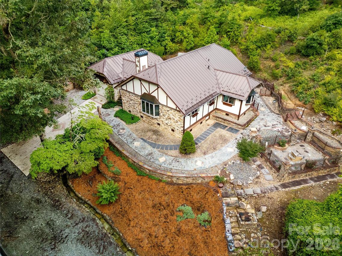 275 Hubbard Hollow Rd., Rosman, NC 28772