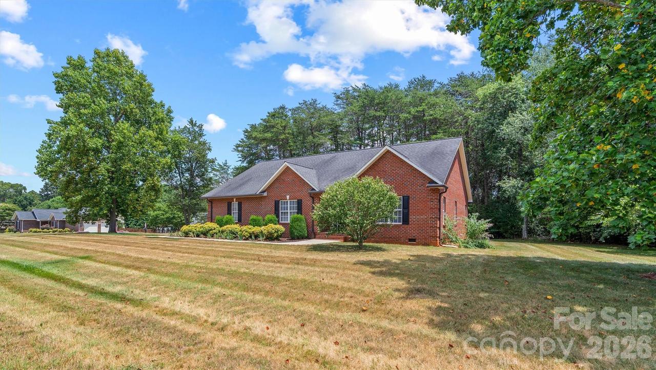 3656 Woodgreen Dr., Lincolnton, NC 28092
