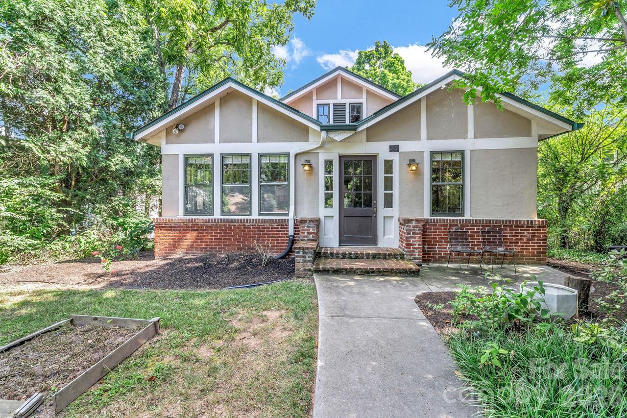 22 Fenner Ave., Asheville, NC 28804