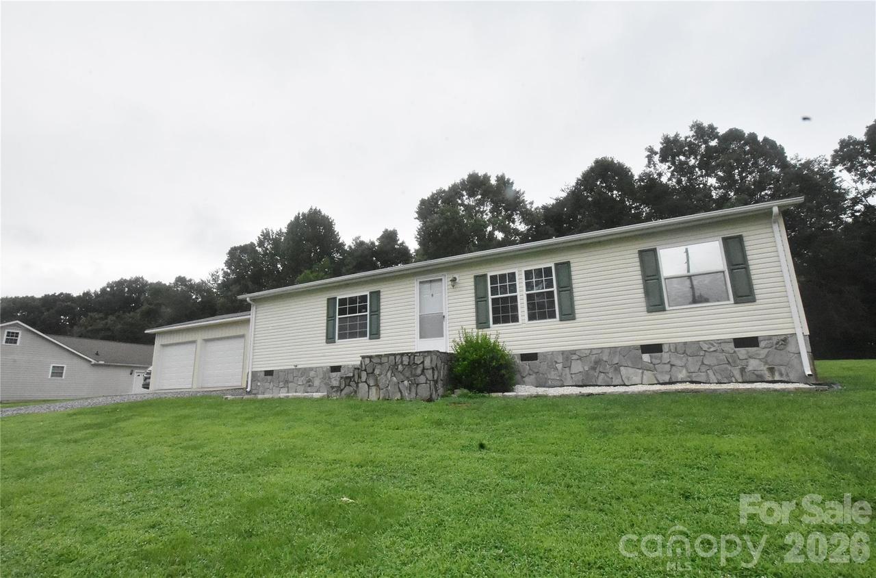 2496 Melvin Propst Dr., Morganton, NC 28655