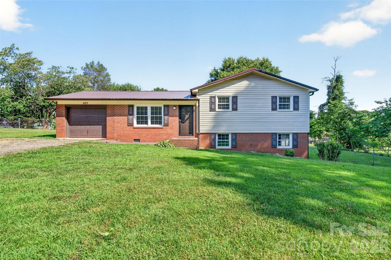 823 Flint Dr., Statesville, NC 28677