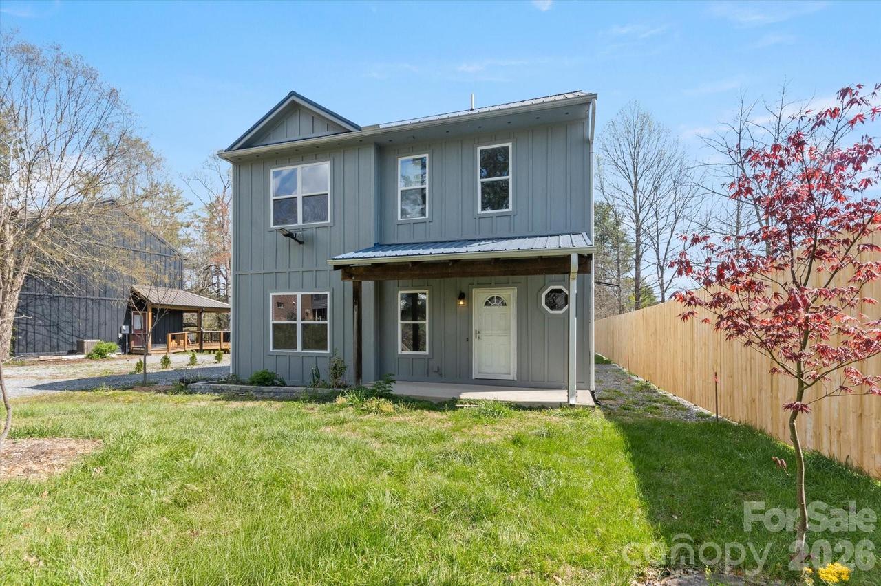 84 Poplar St., Brevard, NC 28712