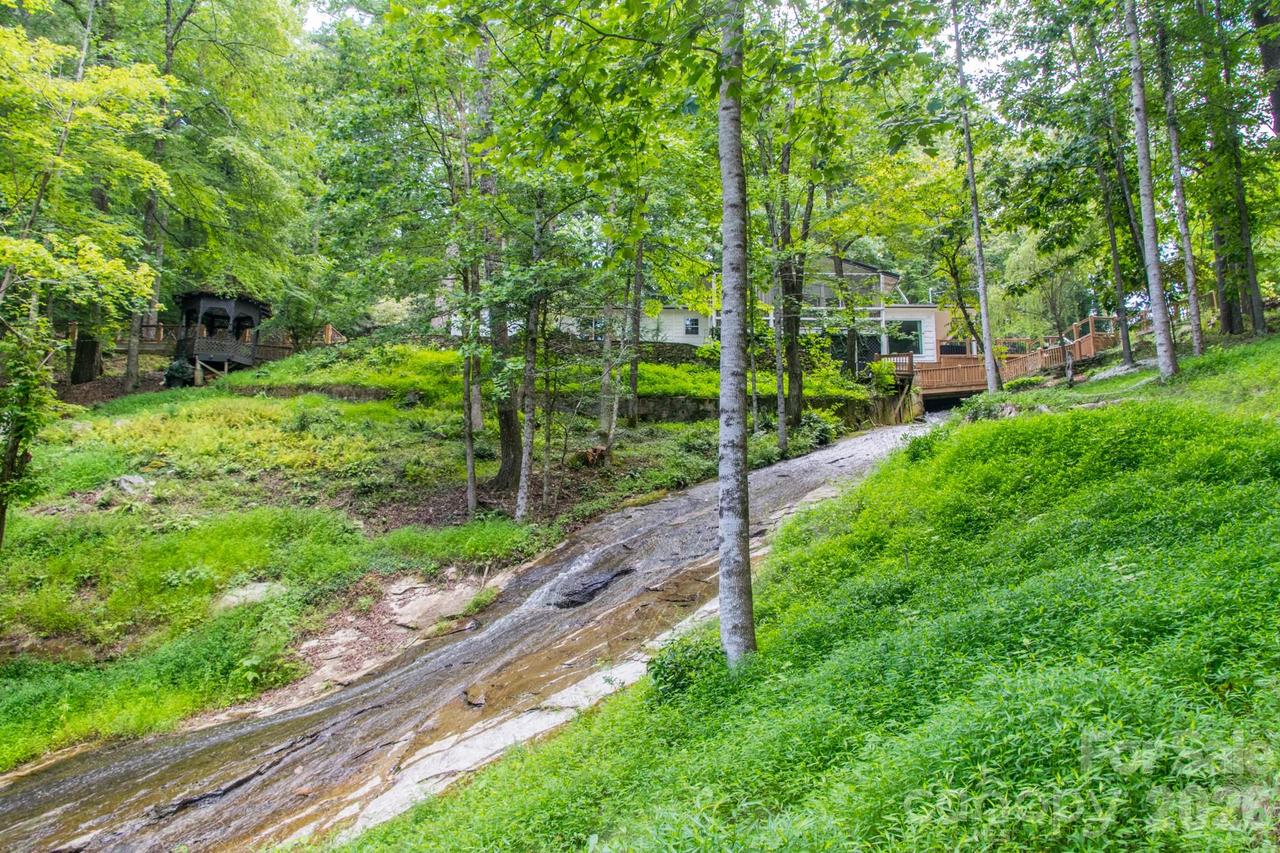 125 Little Willow Cir., Hendersonville, NC 28739