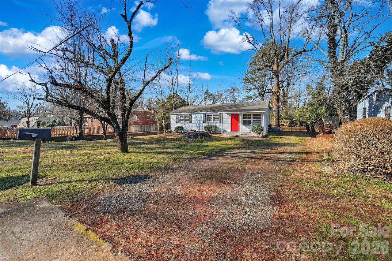 1512 N Deal Ave., Newton, NC 28658