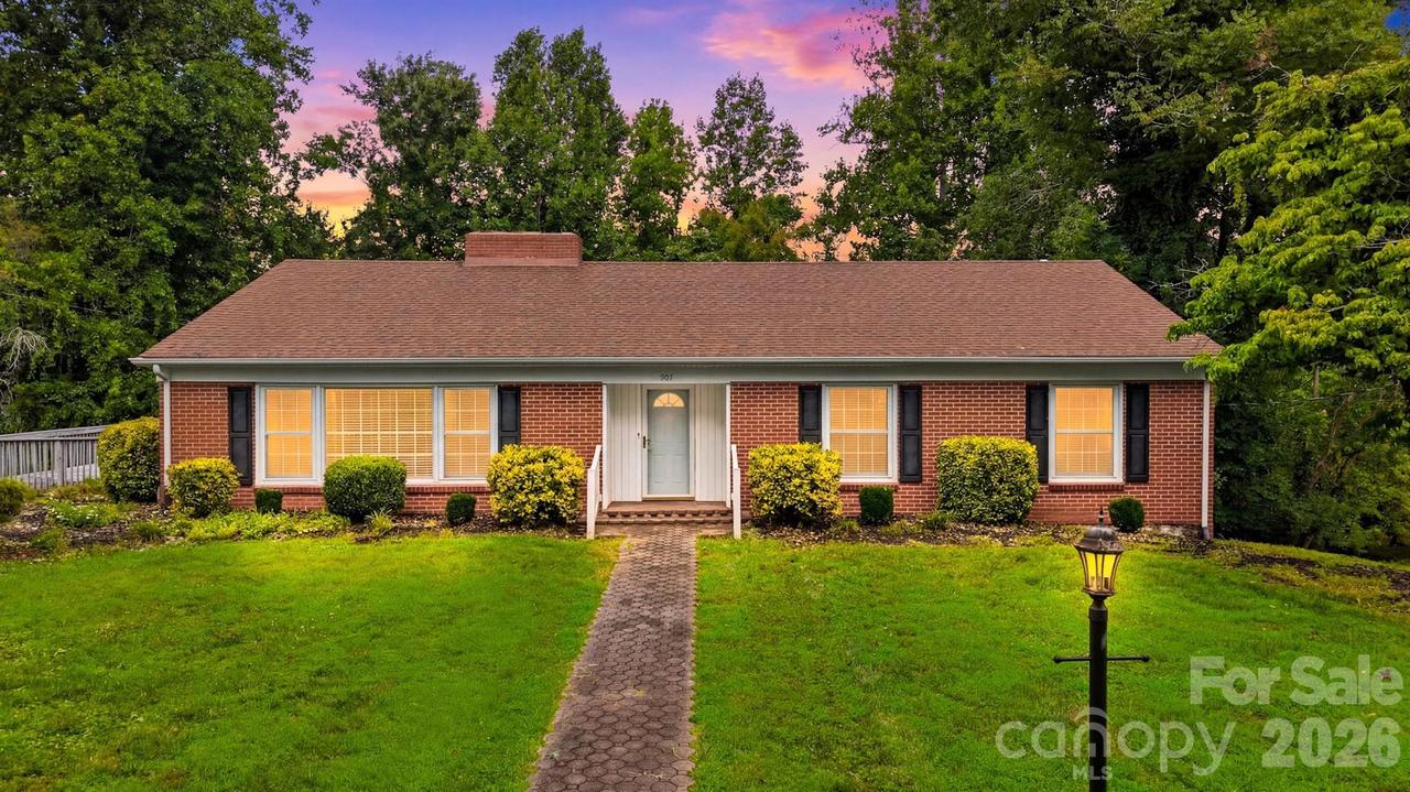 907 Vista Pl., Lenoir, NC 28645