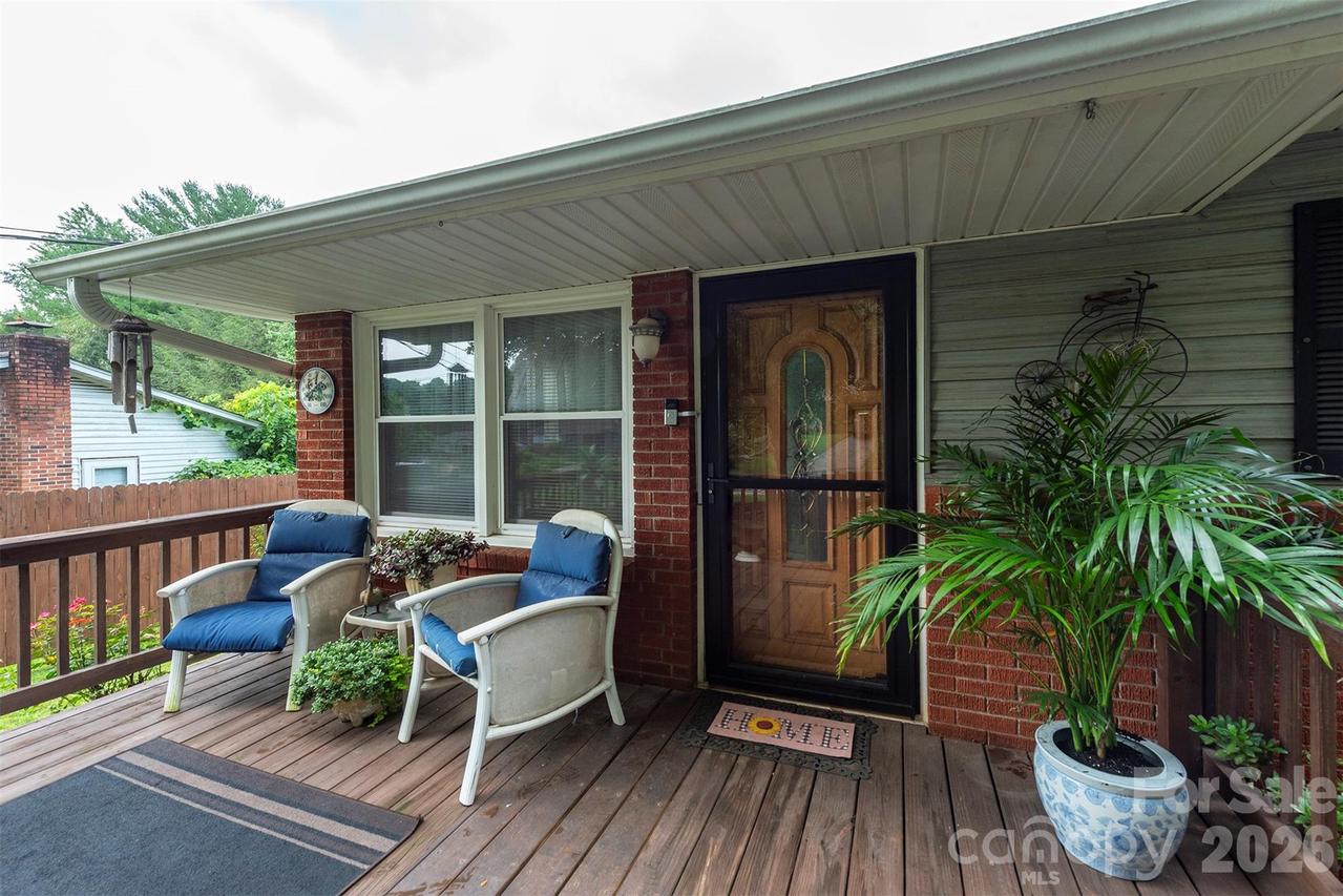 424 Lower Grassy Branch Rd., Asheville, NC 28805