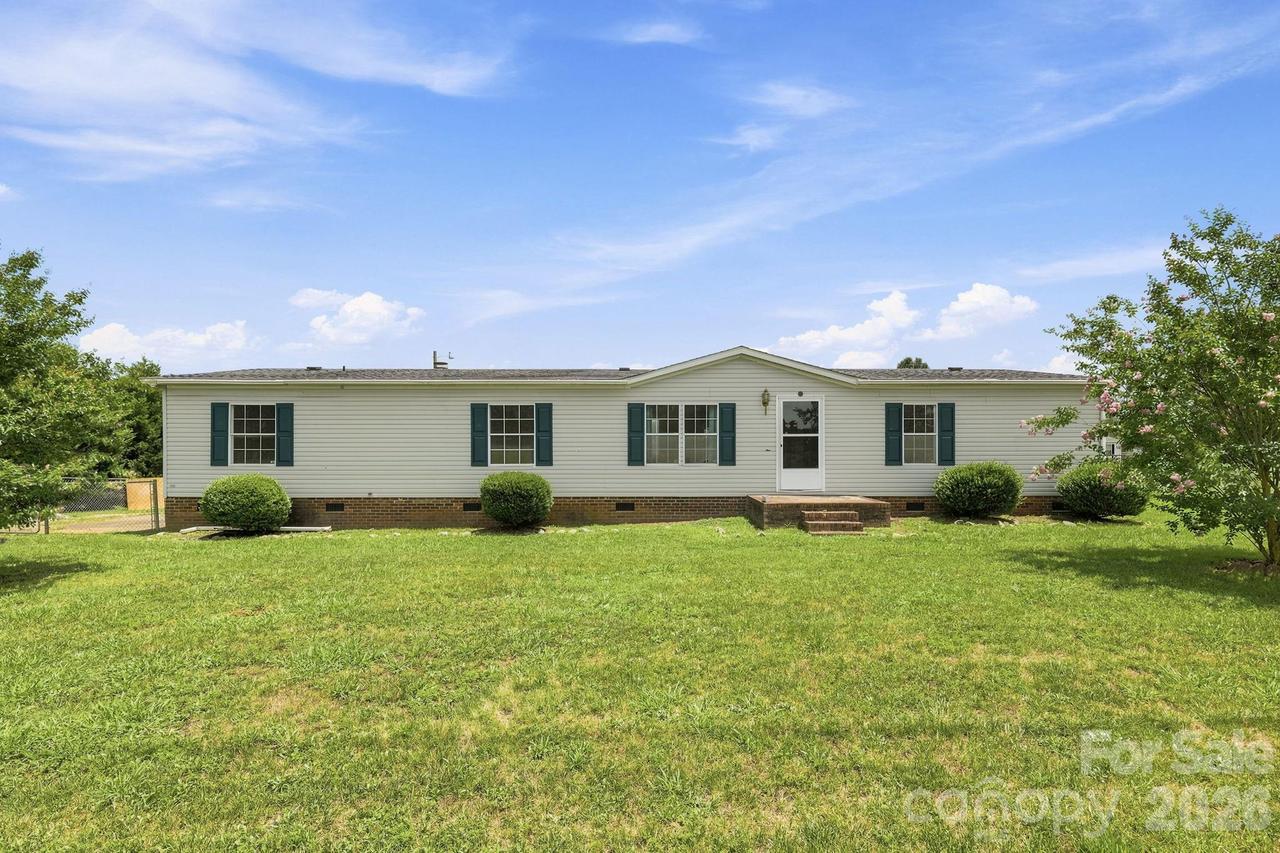 2299 Dellinger Dr., Newton, NC 28658