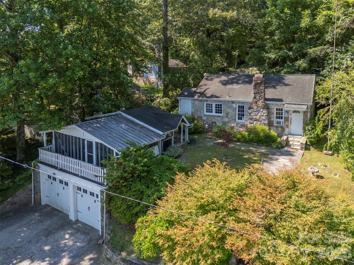 720 Sylvan Blvd., Hendersonville, NC 28791