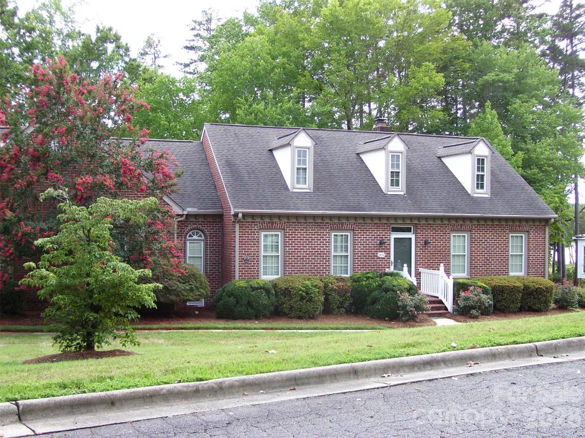 1859 Wetherburn Dr., Kannapolis, NC 28081
