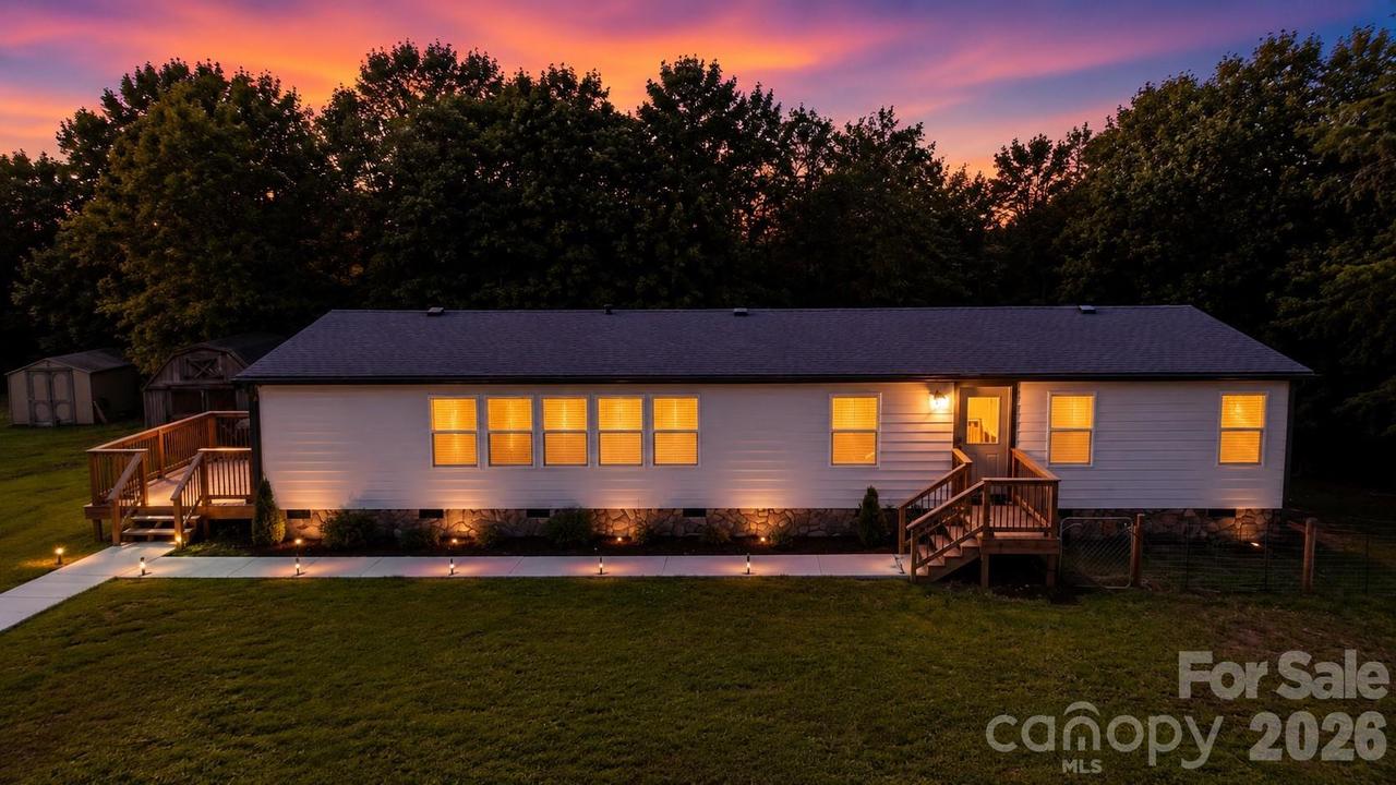 3585 Woodstream Dr., Maiden, NC 28650