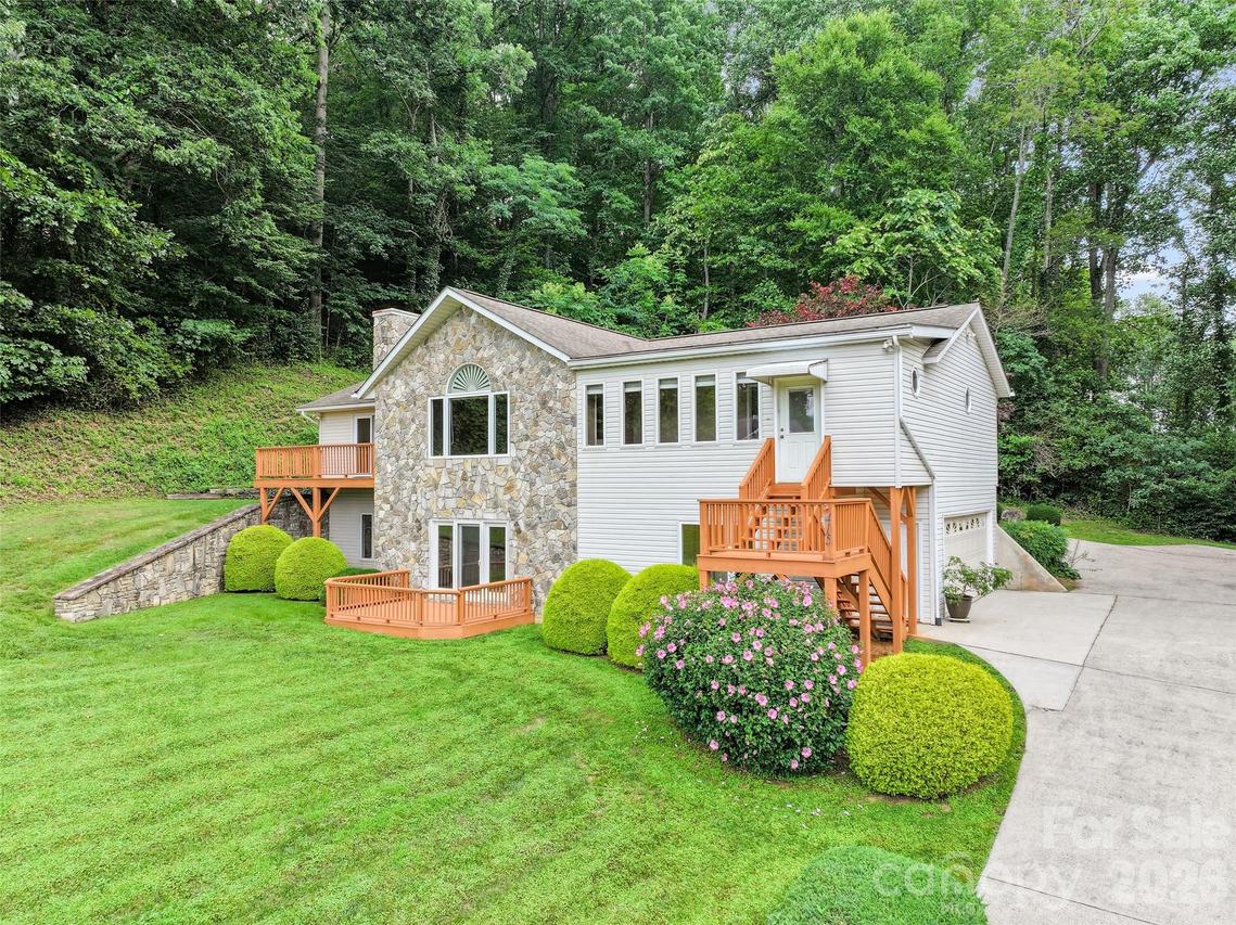 415 Knollwood Dr., Waynesville, NC 28786