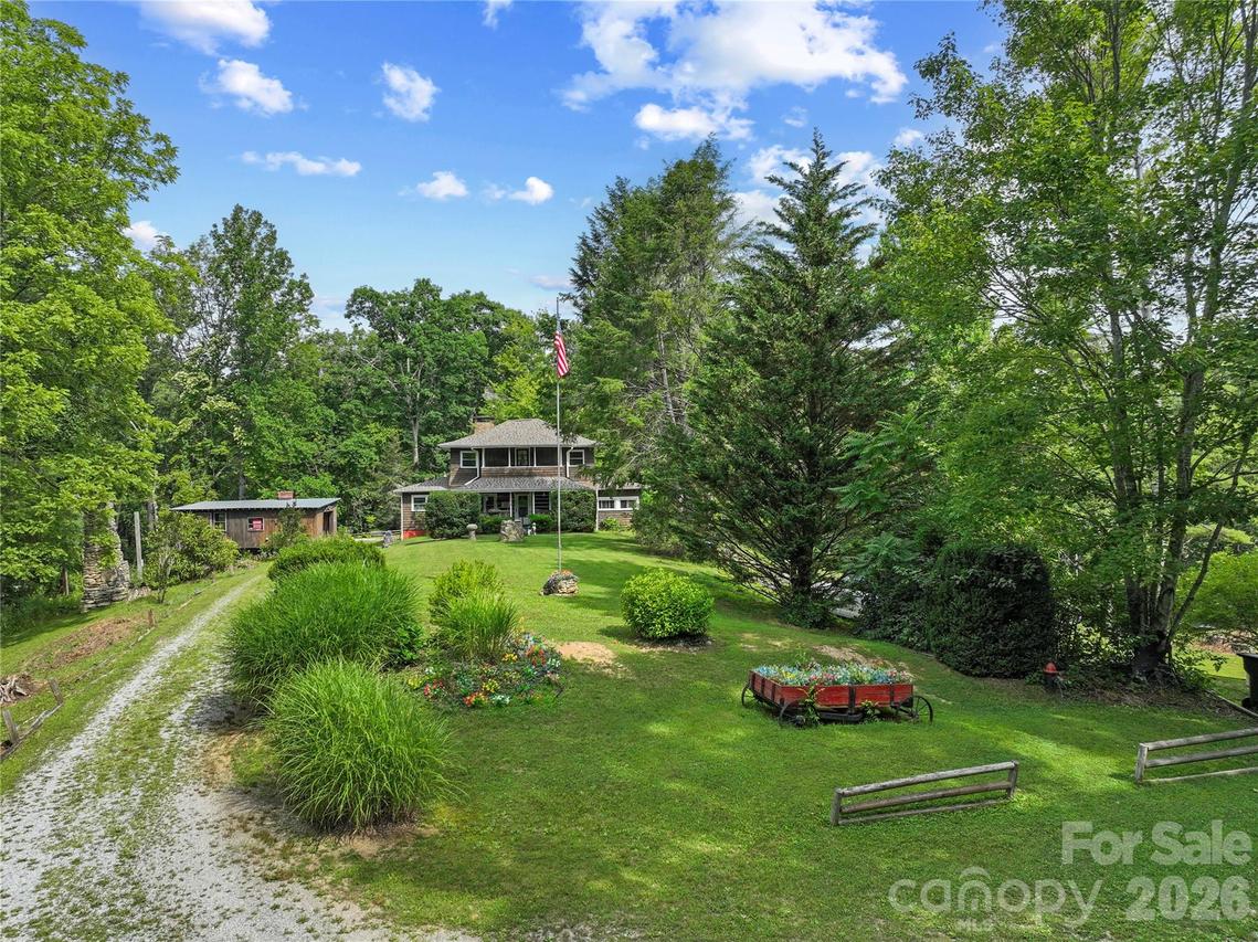 3151 N Bearwallow Rd., Hendersonville, NC 28792