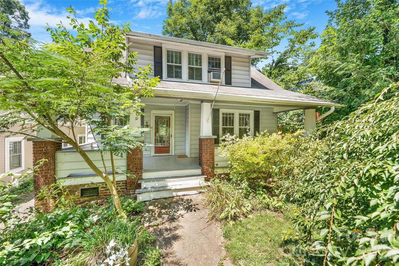 109 Forest Hill Dr. #1, Asheville, NC 28803