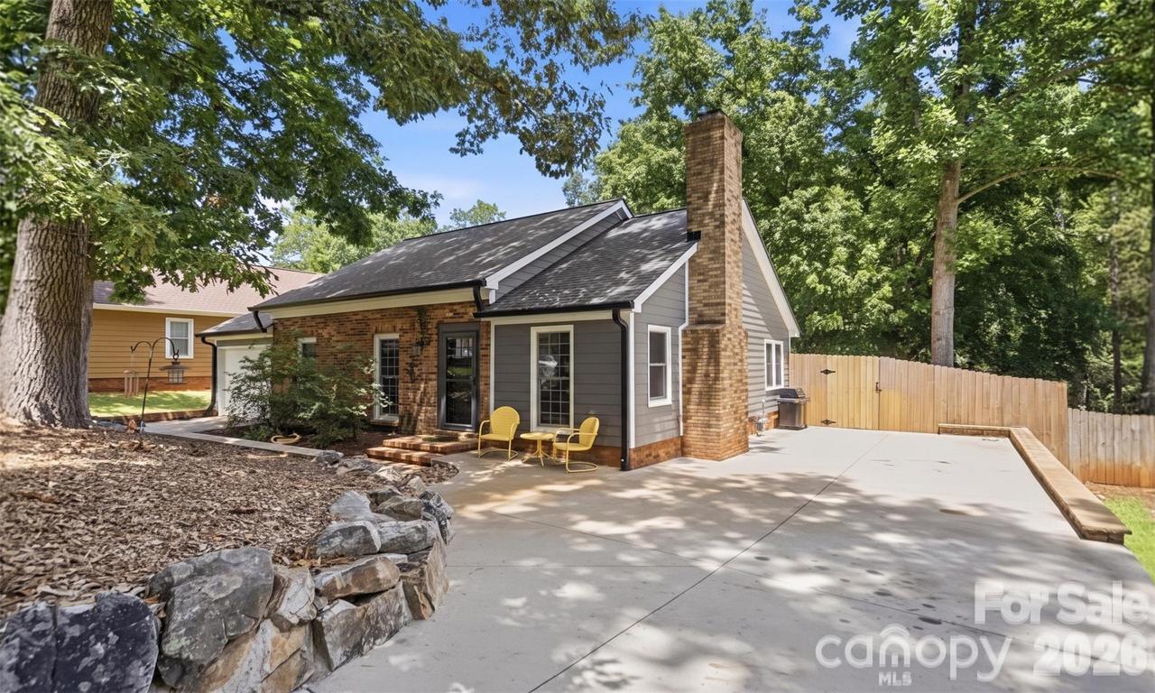 7112 Walterboro Rd., Charlotte, NC 28227