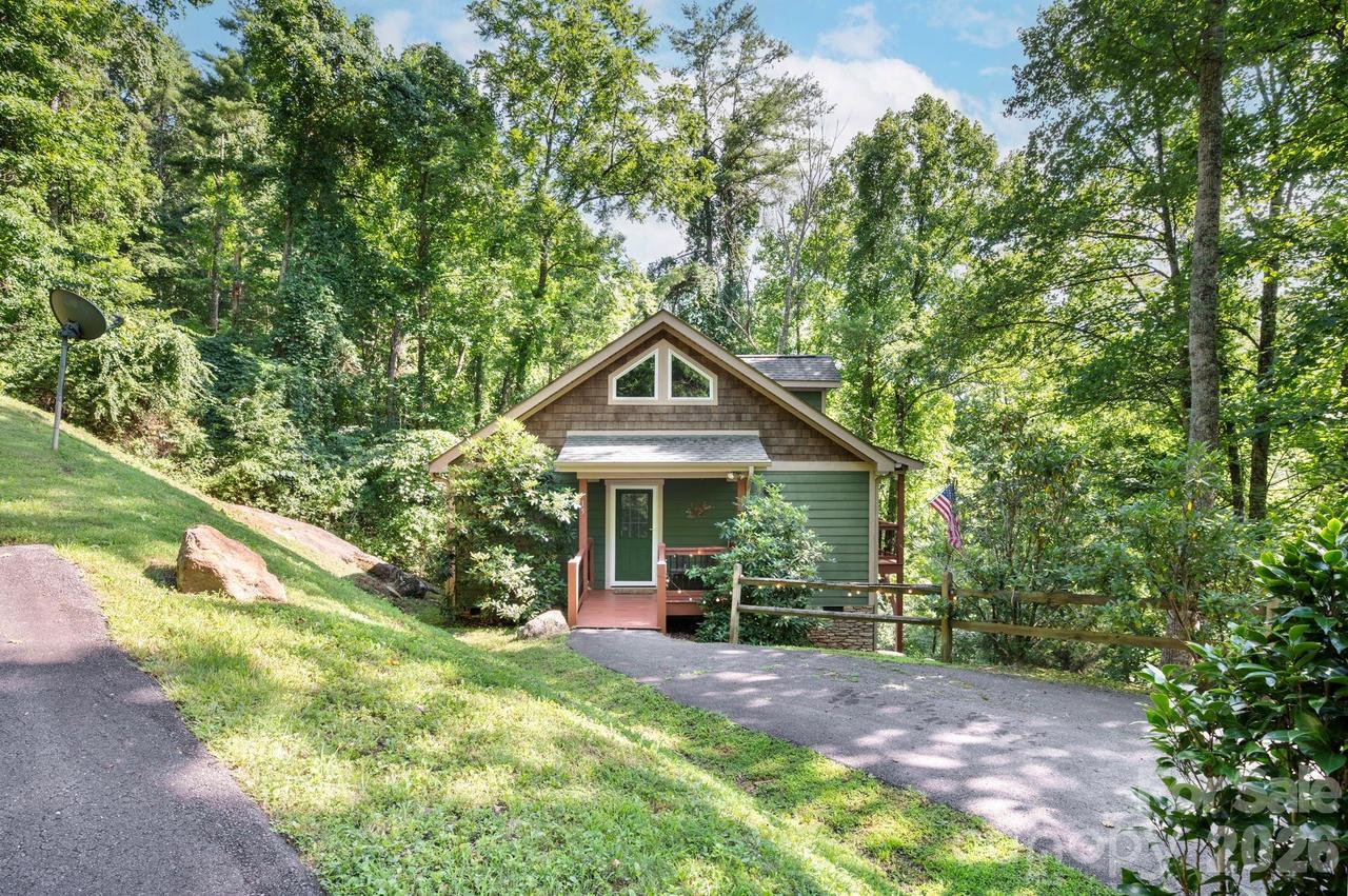 15 Happy Crow Ln., Asheville, NC 28805