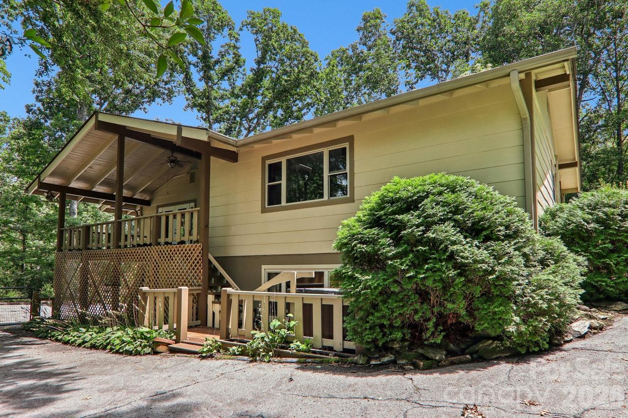 3 Edelweiss Dr., Horse Shoe, NC 28742