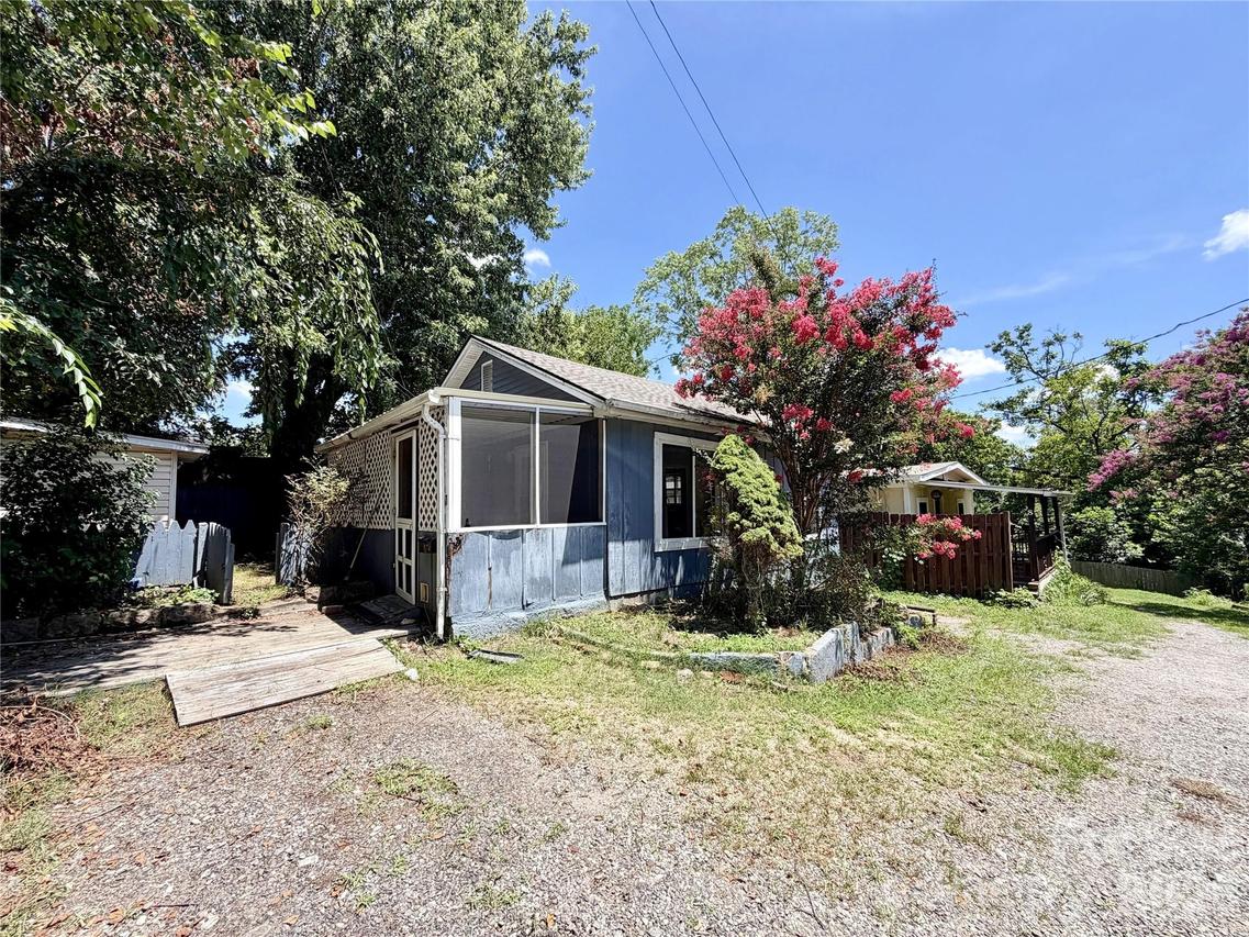 6 Leita Ln., Asheville, NC 28806