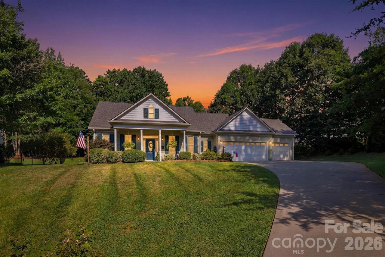 3809 Creek Ridge Dr., Denver, NC 28037