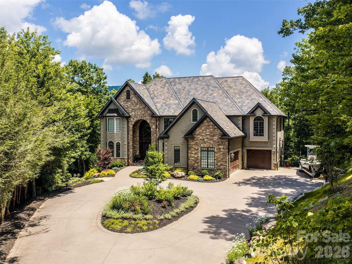 413 Barrington Dr., Asheville, NC 28803