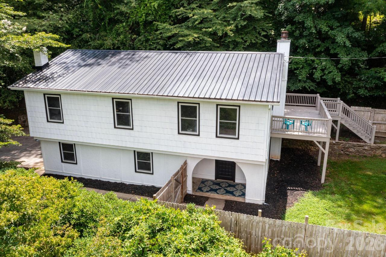 144 Pinehaven Dr., Clyde, NC 28721
