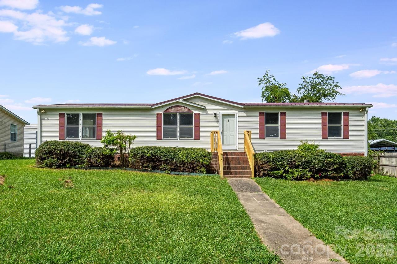 505 Crescent Way, Horse Shoe, NC 28742