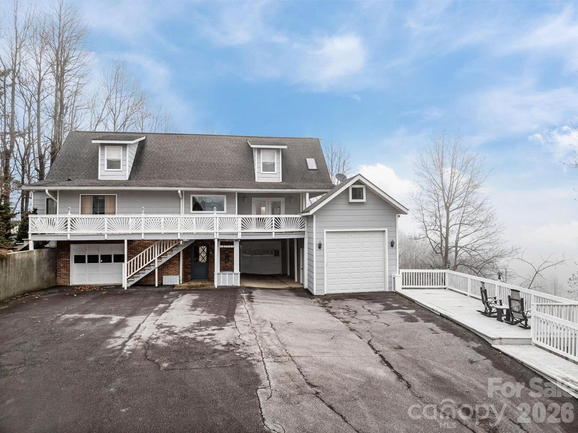 6777 Pinnacle Mountain Rd., Zirconia, NC 28790