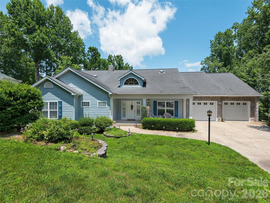 84 Red Cedar Dr., Hendersonville, NC 28792