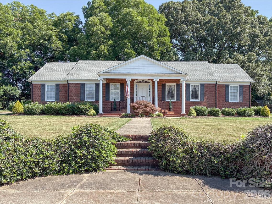 412 Ridgeway Ave., Statesville, NC 28677
