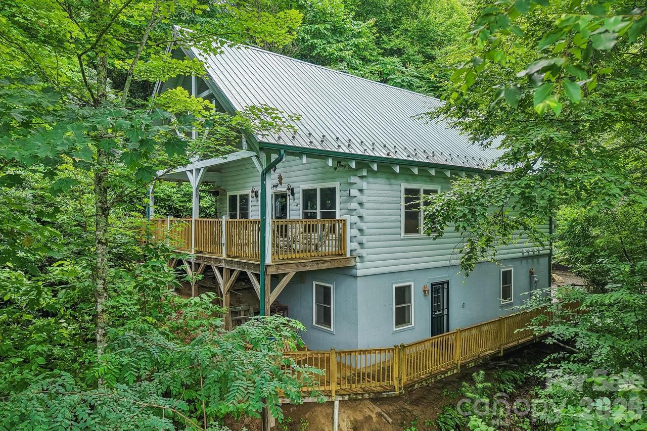 1061 Setzer Cove Rd., Maggie Valley, NC 28751