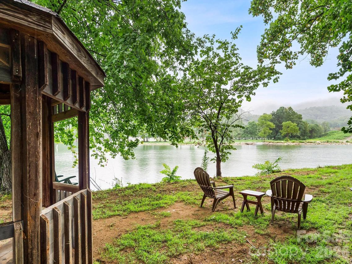 167 Sheridan Ln., Lake Lure, NC 28746