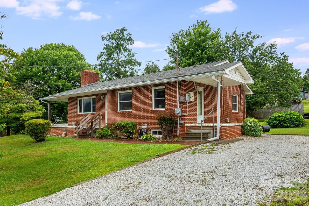 4 Brad St., Asheville, NC 28803