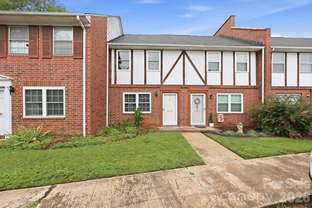 1300 Larchmont Pl. #210, Salisbury, NC 28144