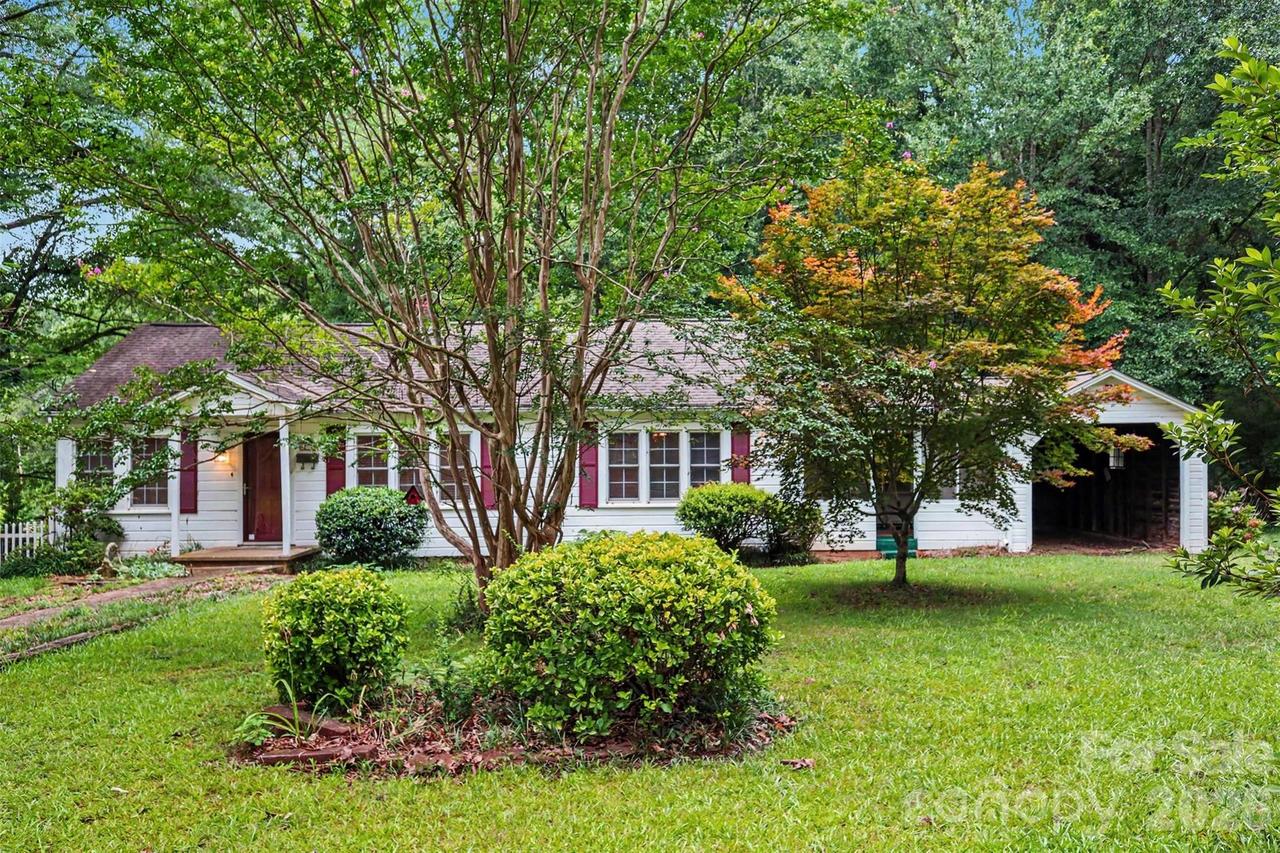515 N Hill St., Dallas, NC 28034
