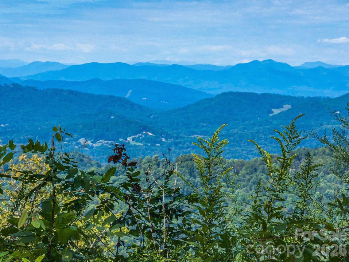 632 Justus Case Mountain Pl., Hendersonville, NC 28792