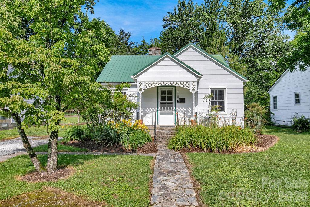 105 Parkview Dr., Brevard, NC 28712
