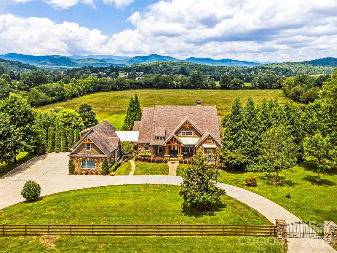 280 Walnut Hollow Rd., Brevard, NC 28712