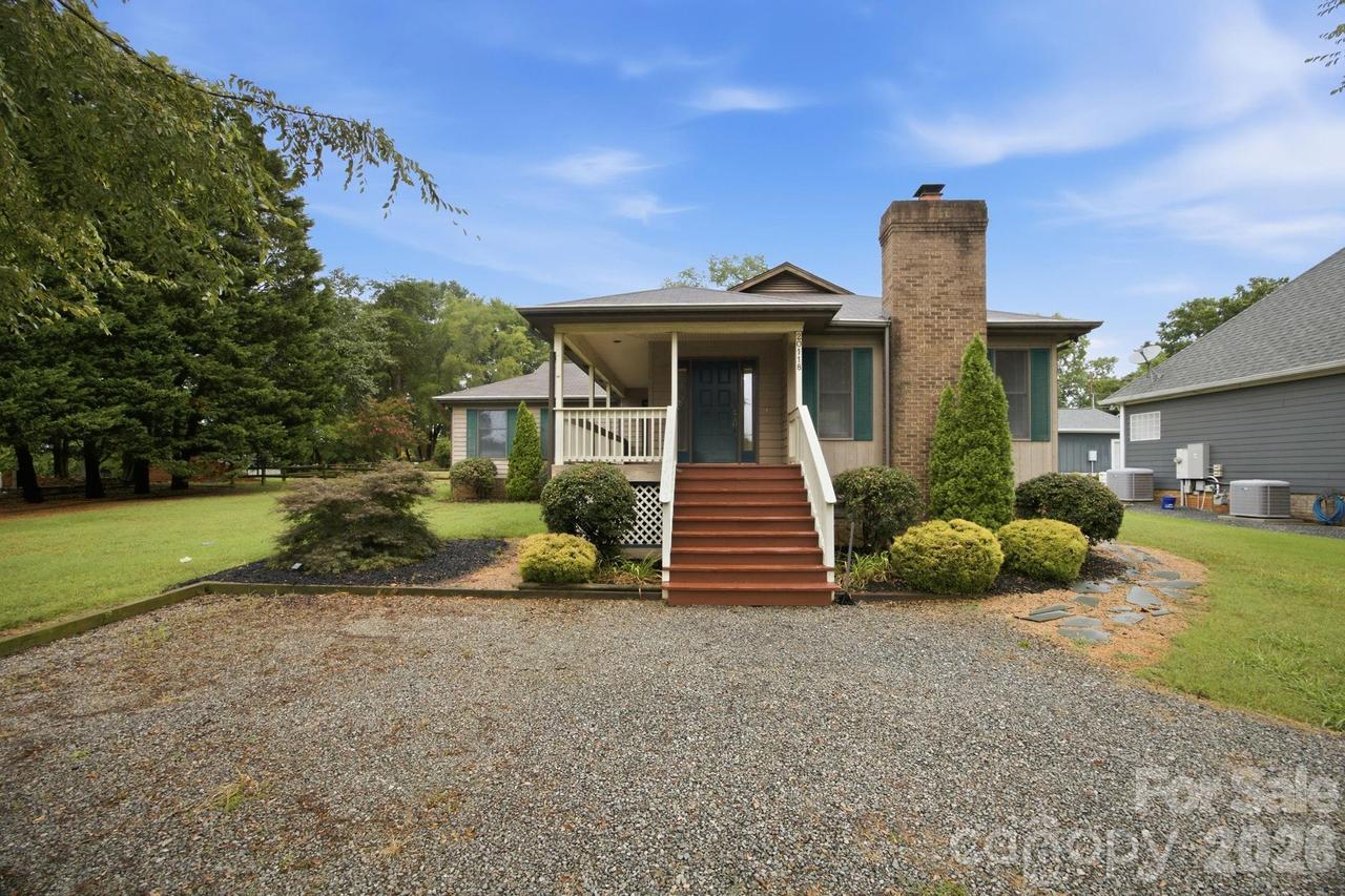 20118 Rainbow Cir., Cornelius, NC 28031